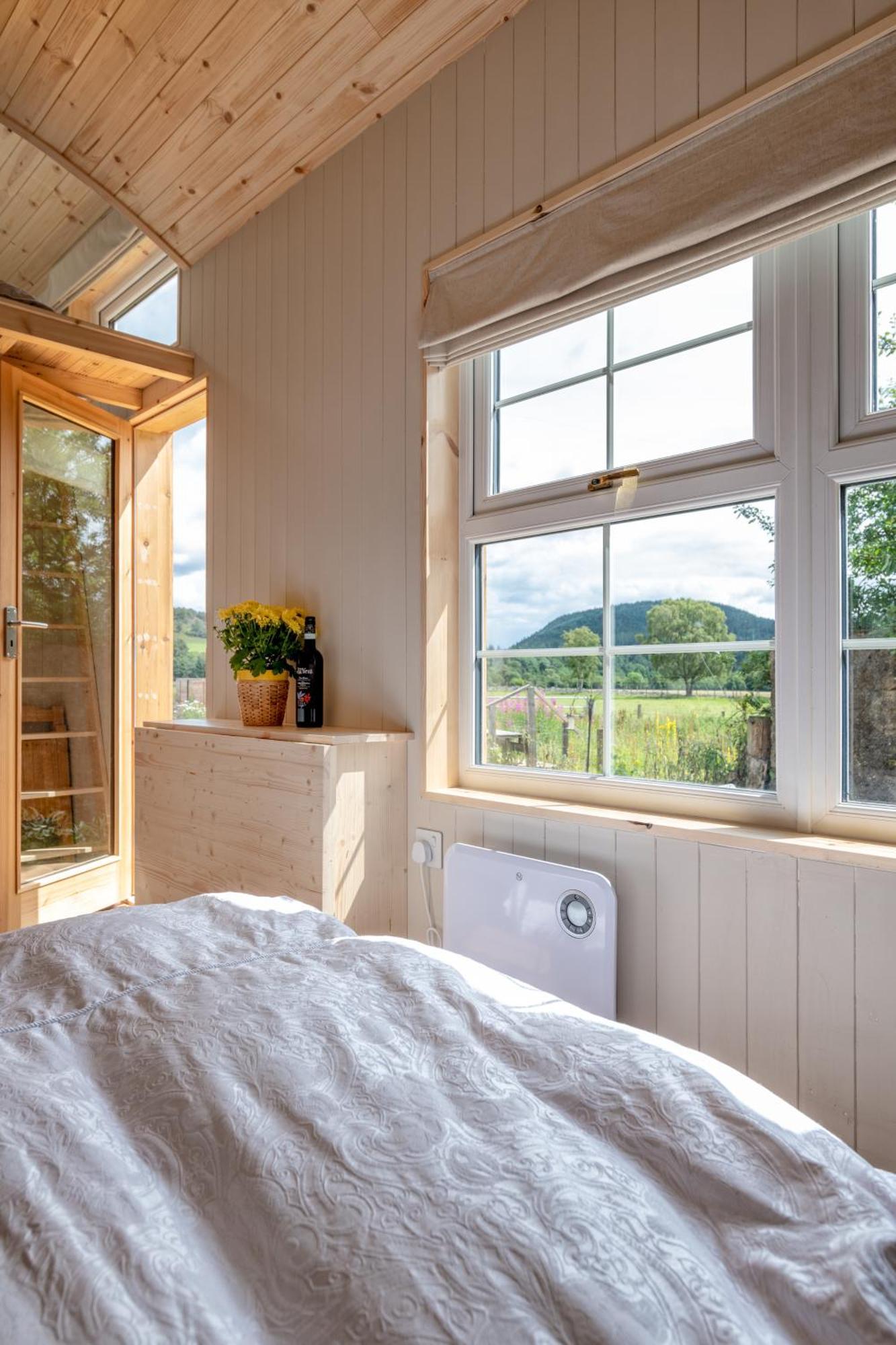 Enchanting Tiny House With Wood Burner And Hot Tub In Cairngorms Ballater Exteriér fotografie